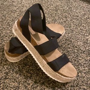 American Eagle Sandals